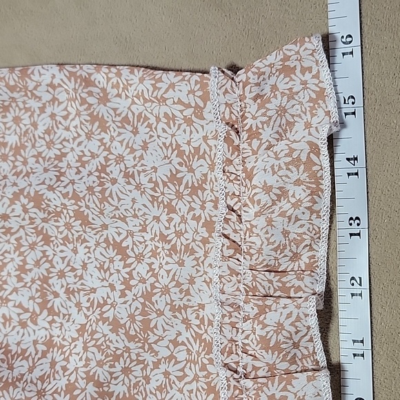 Simplee Ditsy Floral Flutter Sleeve Tie Front Romper Size Small EUC - Picture 13 of 13